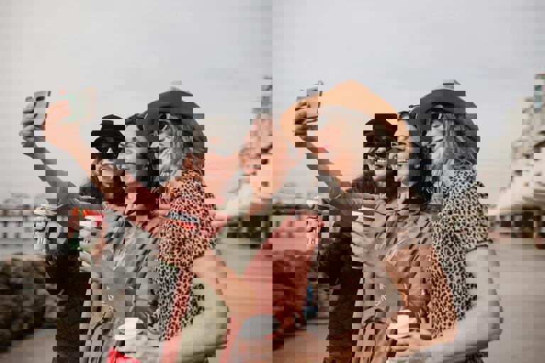 Pop-Up Cat Café Draws Animal Lovers for One-Day Charity Event